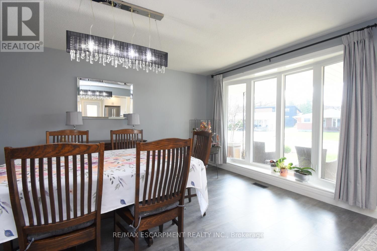 316 Cranbrook Drive, Hamilton, ON - Indoor Photo Showing Bedroom