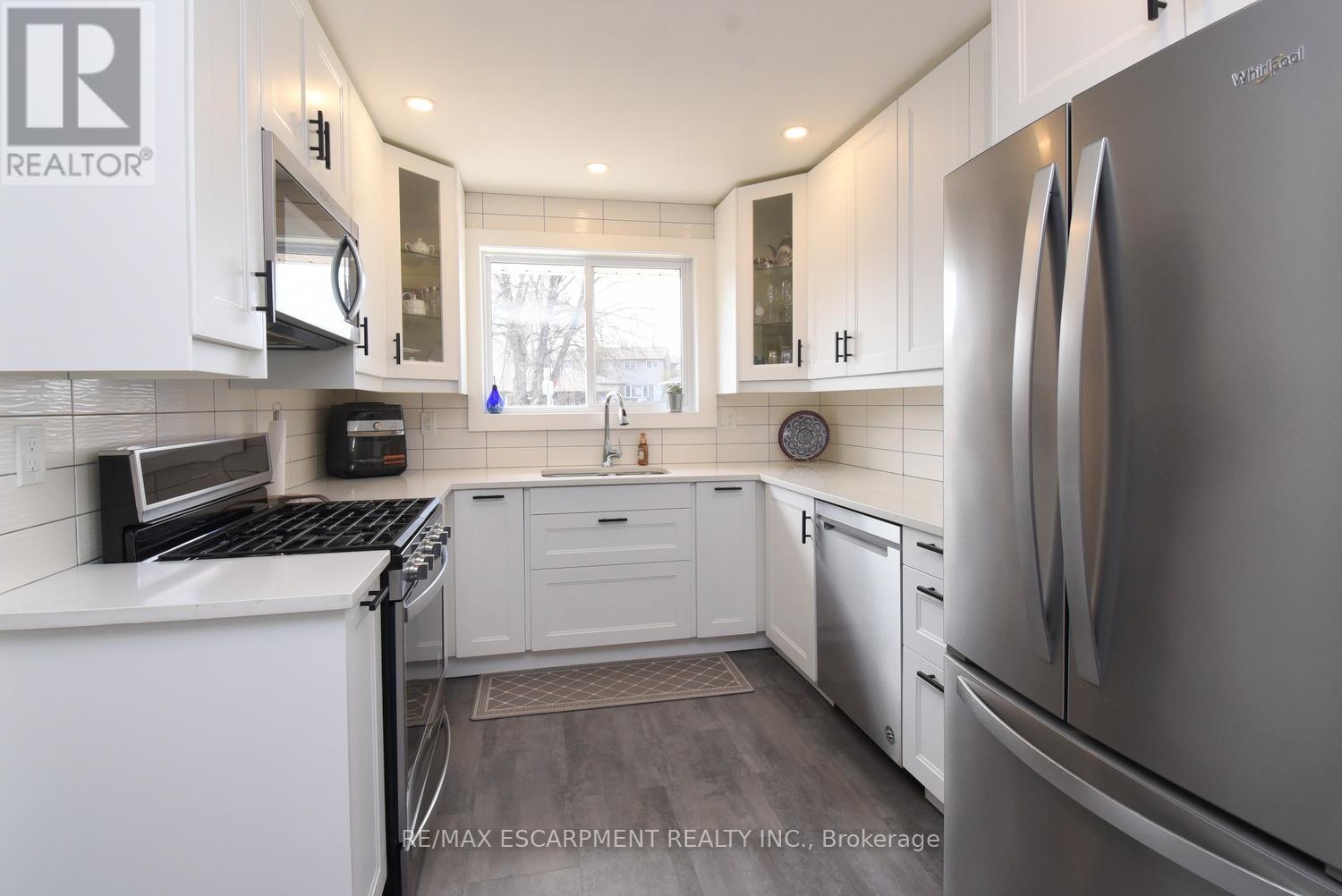 316 Cranbrook Drive, Hamilton, ON - Indoor Photo Showing Kitchen With Stainless Steel Kitchen With Upgraded Kitchen