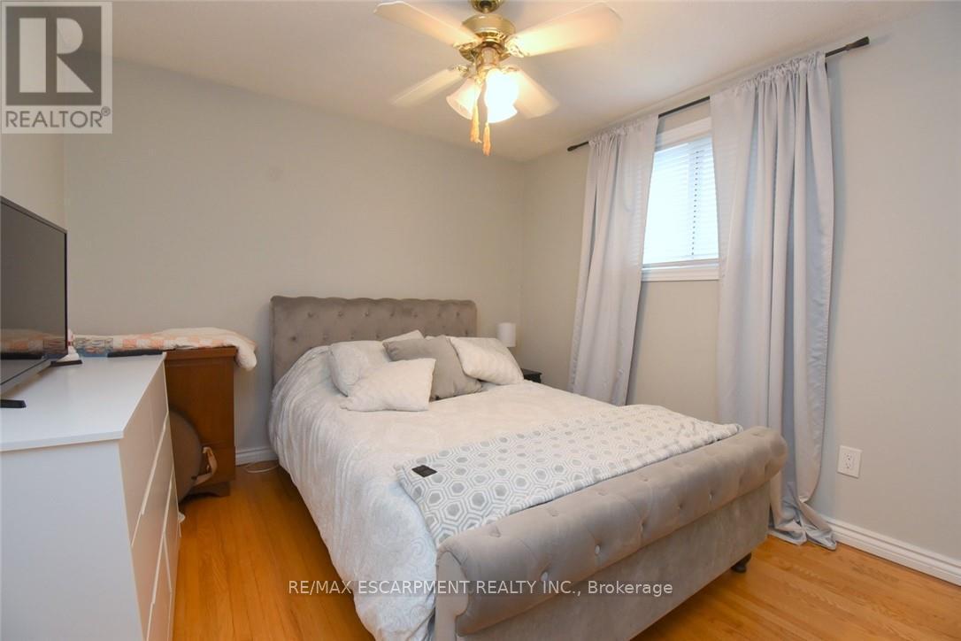 316 Cranbrook Drive, Hamilton, ON - Indoor Photo Showing Bedroom