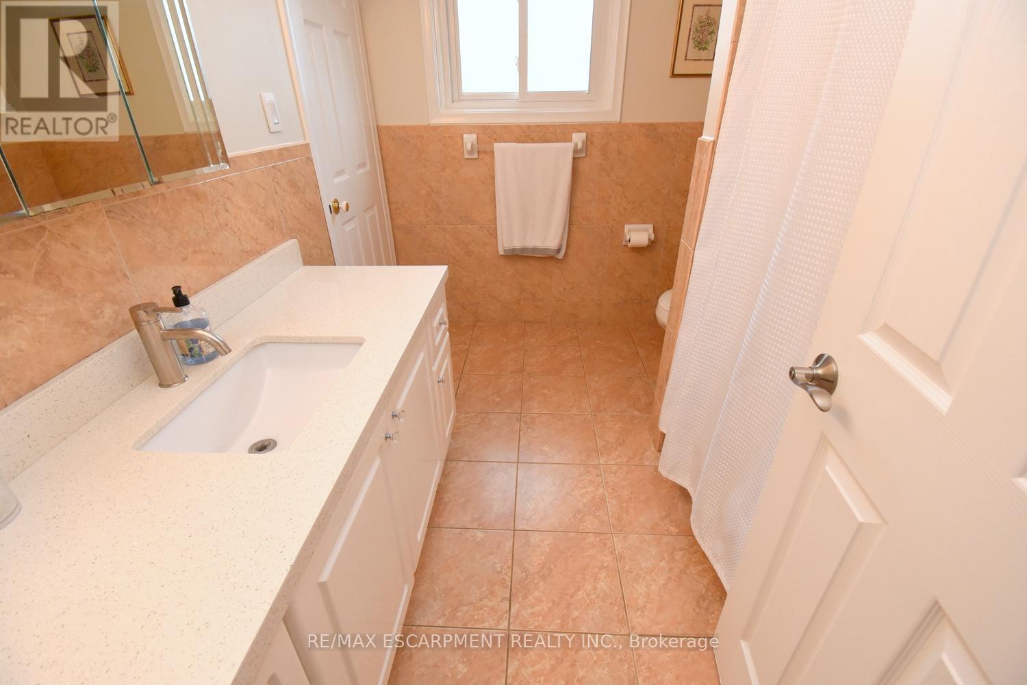 316 Cranbrook Drive, Hamilton, ON - Indoor Photo Showing Bathroom