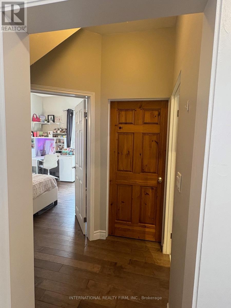 300 Locke Street S, Hamilton, ON - Indoor Photo Showing Other Room