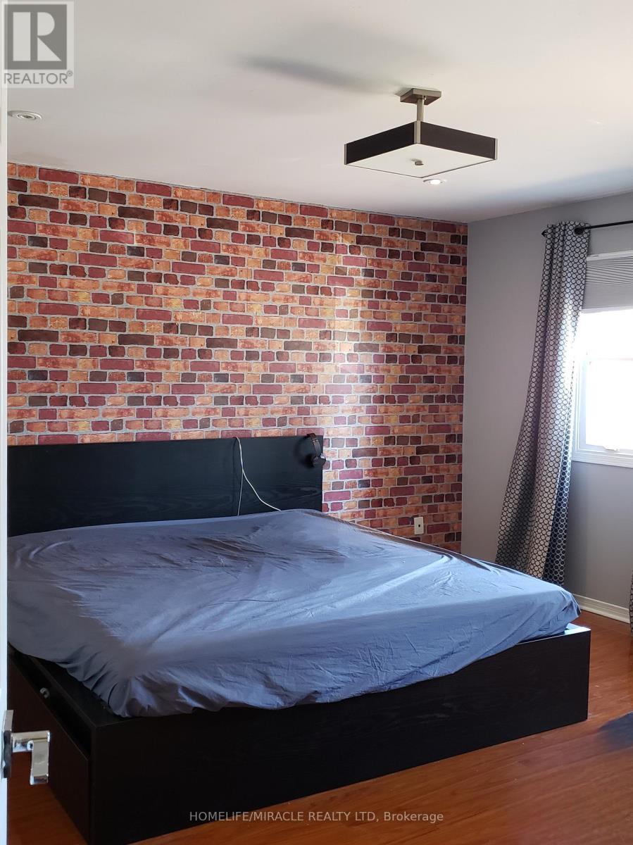 487 Wallenberg Crescent, Mississauga, ON - Indoor Photo Showing Bedroom
