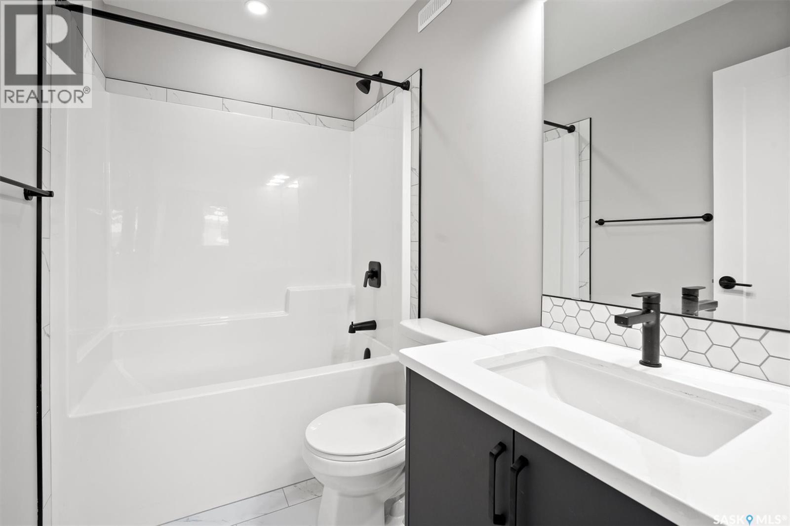 427 Yuel Crescent, Saskatoon, SK - Indoor Photo Showing Bathroom