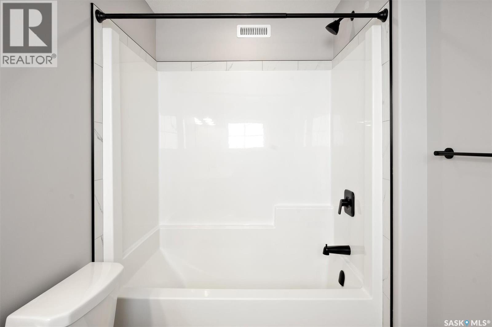 427 Yuel Crescent, Saskatoon, SK - Indoor Photo Showing Bathroom