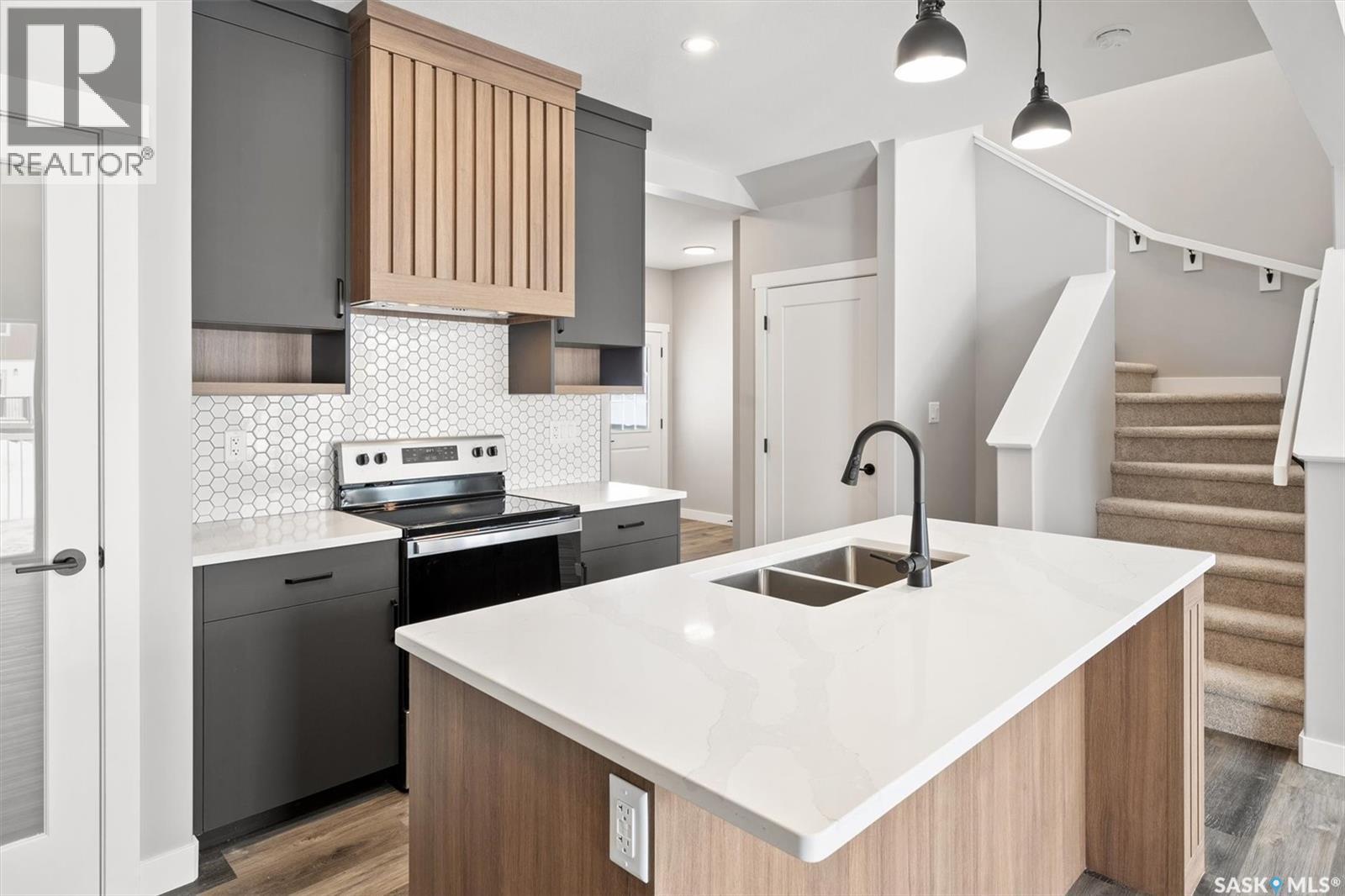 427 Yuel Crescent, Saskatoon, SK - Indoor Photo Showing Kitchen With Double Sink With Upgraded Kitchen