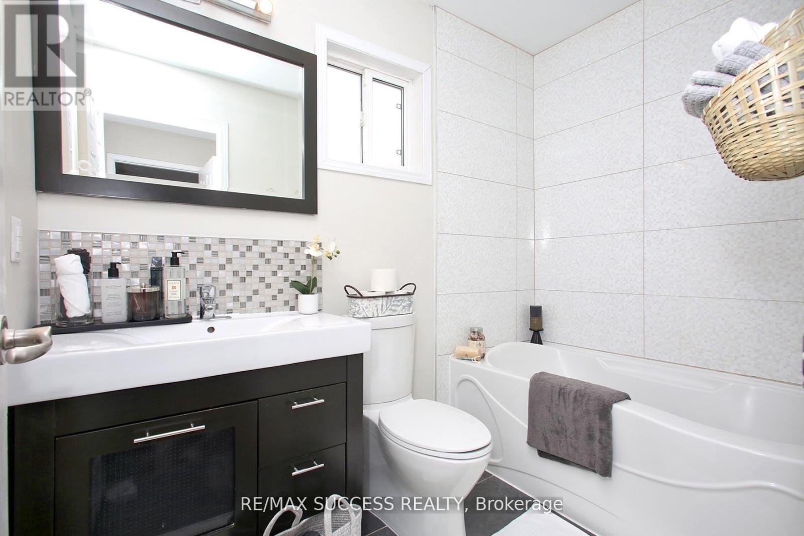 6643 Mockingbird Lane, Mississauga, ON - Indoor Photo Showing Bathroom