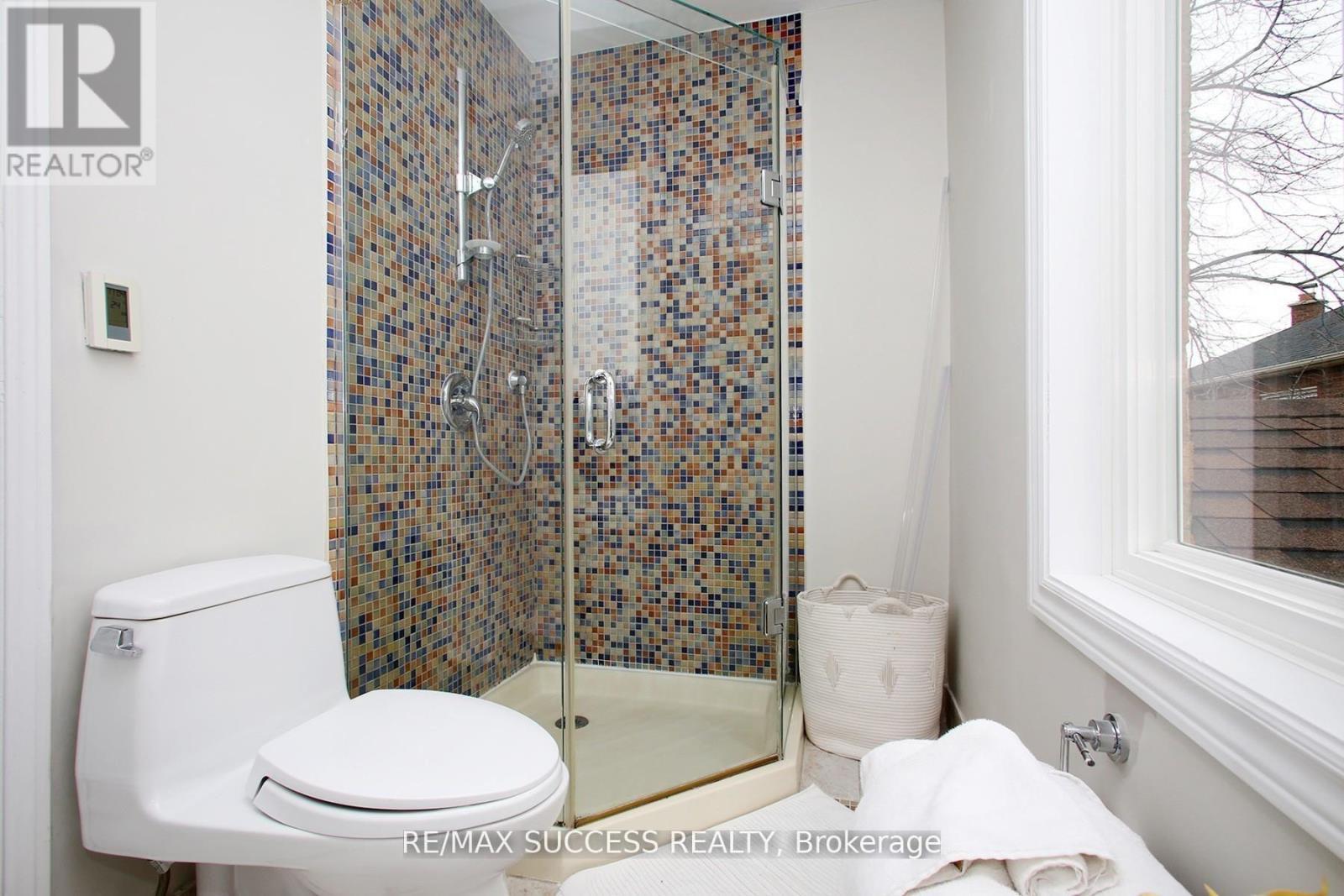 6643 Mockingbird Lane, Mississauga, ON - Indoor Photo Showing Bathroom