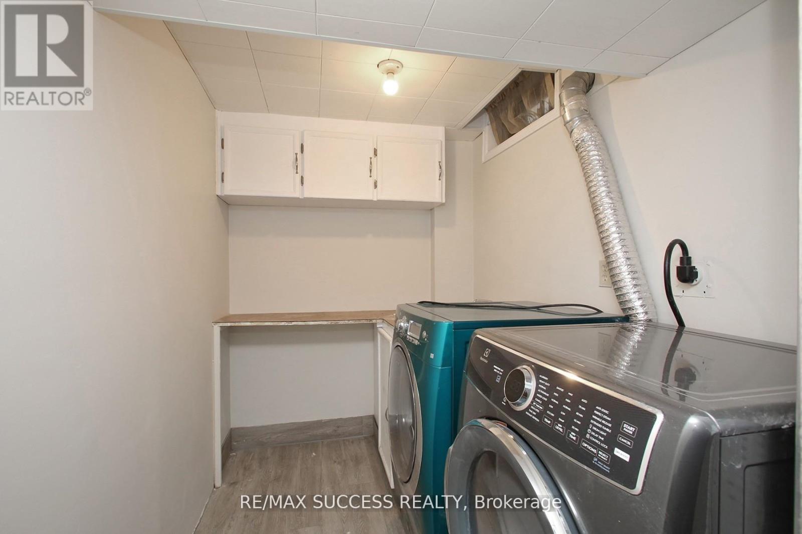 6643 Mockingbird Lane, Mississauga, ON - Indoor Photo Showing Laundry Room