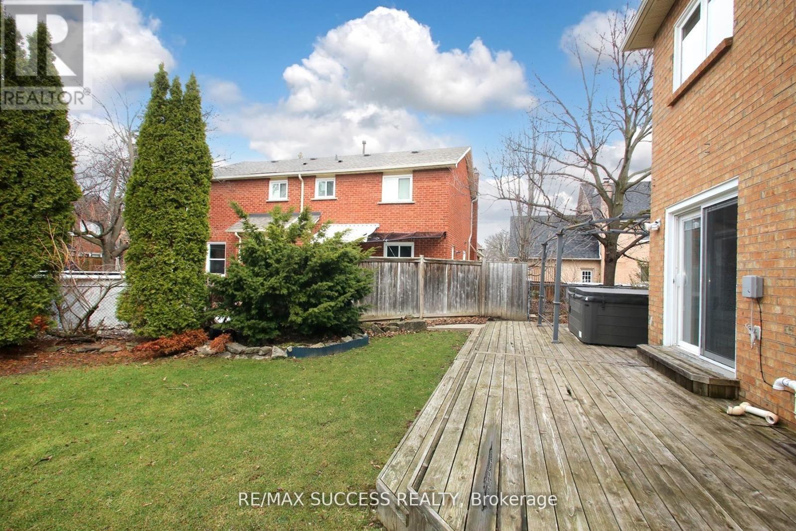 6643 Mockingbird Lane, Mississauga, ON - Outdoor