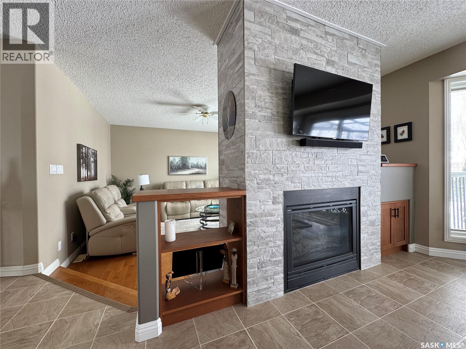 140 Morrison Drive, Yorkton, SK - Indoor Photo Showing Living Room With Fireplace