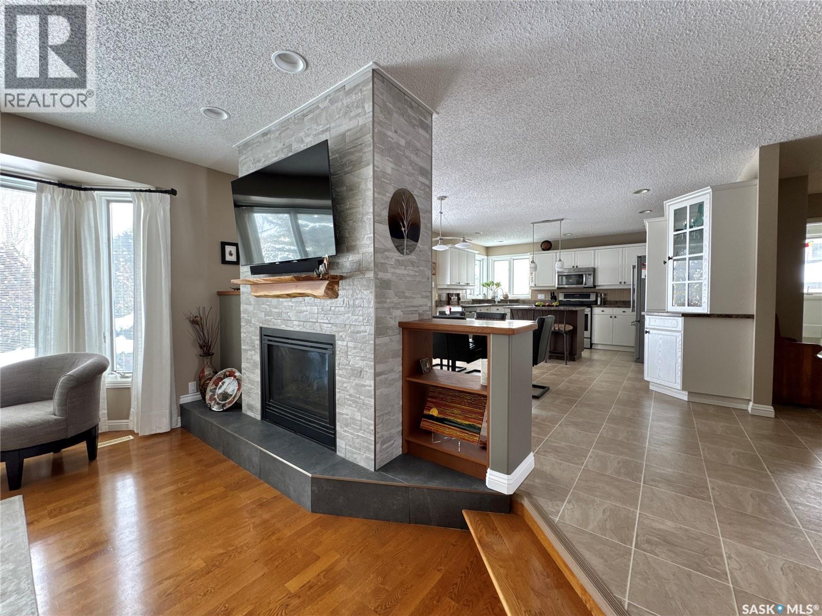 140 Morrison Drive, Yorkton, SK - Indoor Photo Showing Living Room With Fireplace