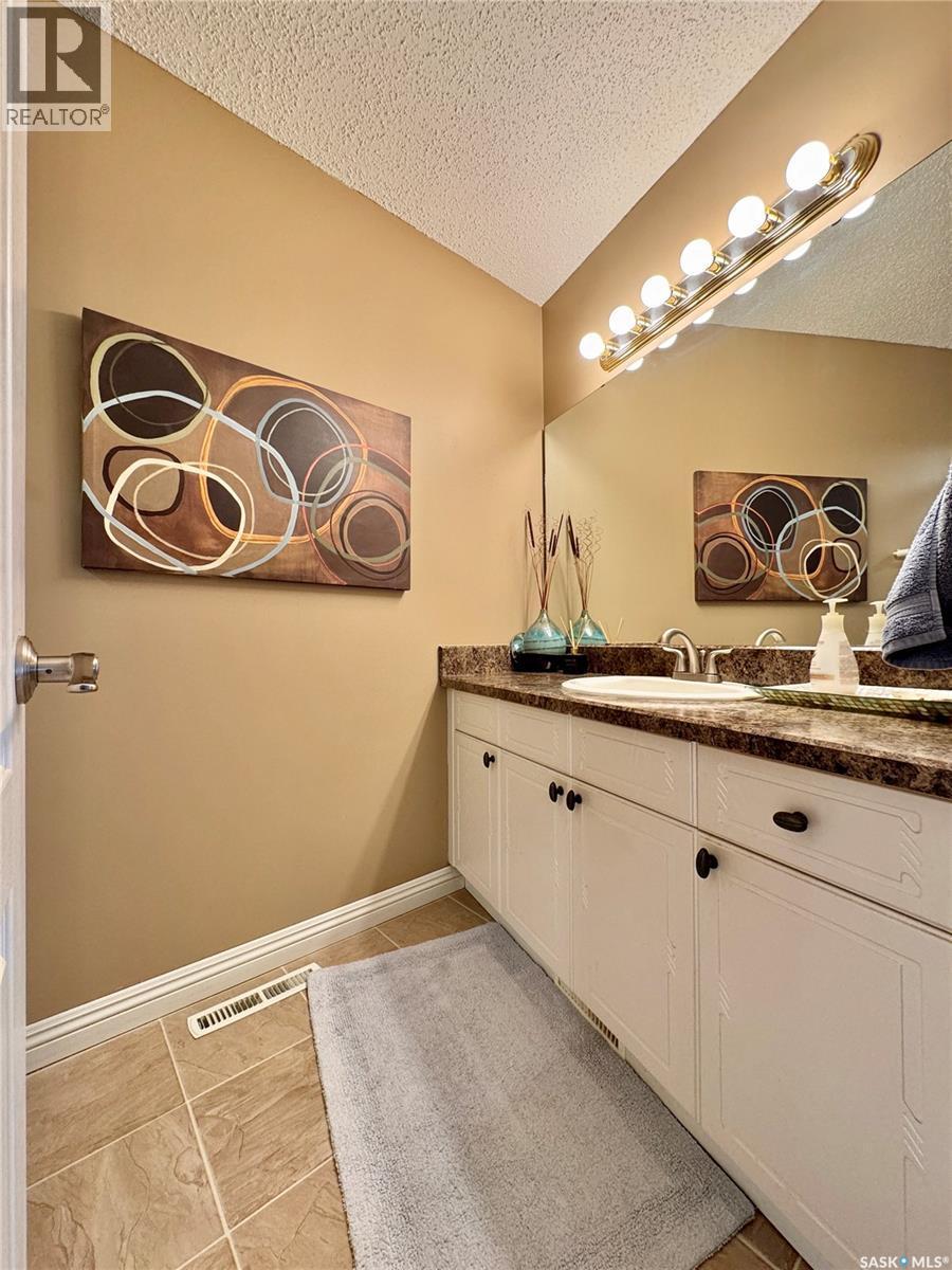 140 Morrison Drive, Yorkton, SK - Indoor Photo Showing Bathroom