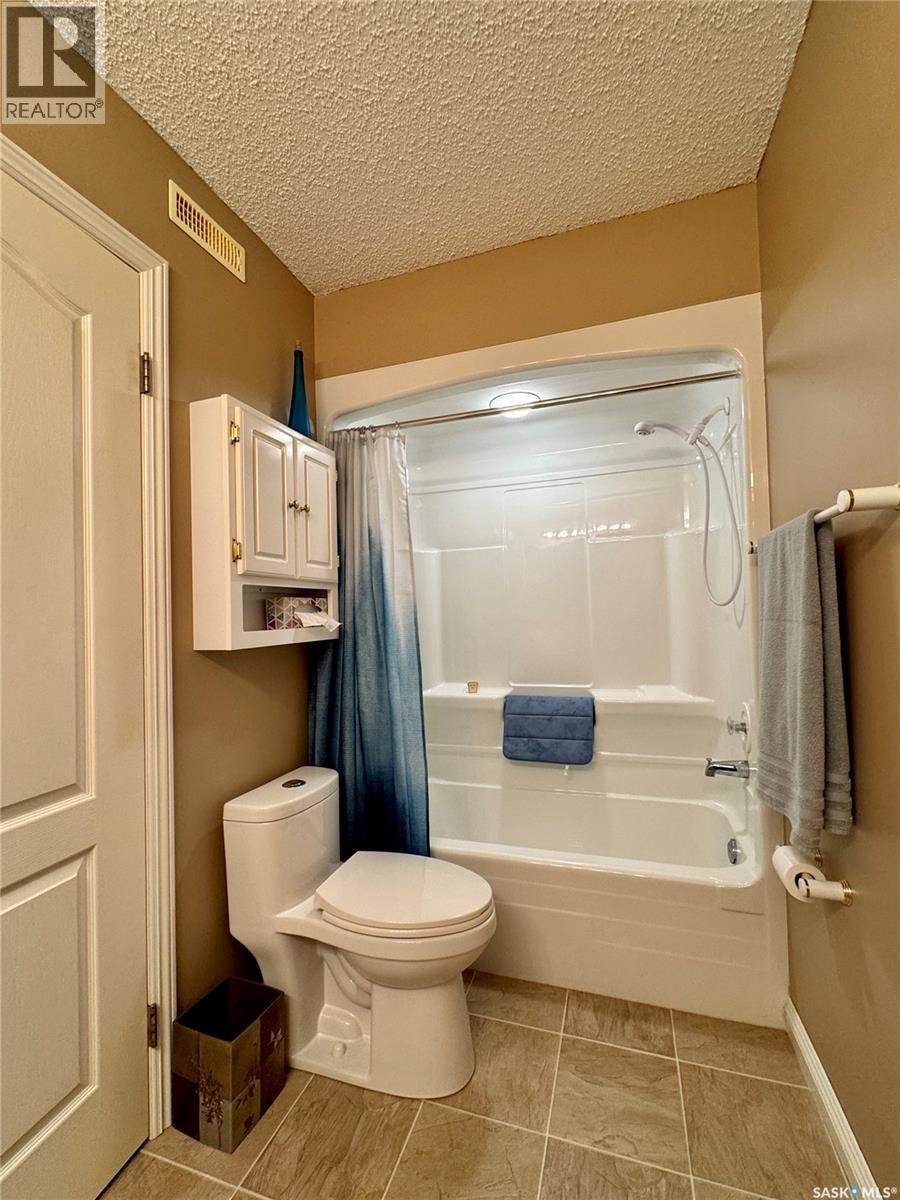 140 Morrison Drive, Yorkton, SK - Indoor Photo Showing Bathroom