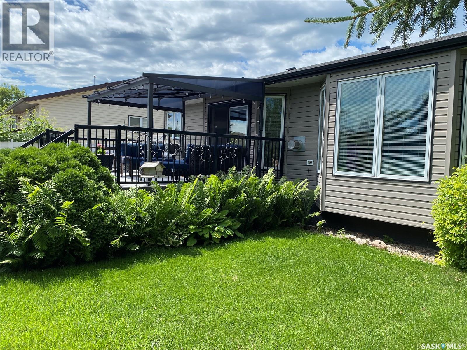 140 Morrison Drive, Yorkton, SK - Outdoor With Deck Patio Veranda