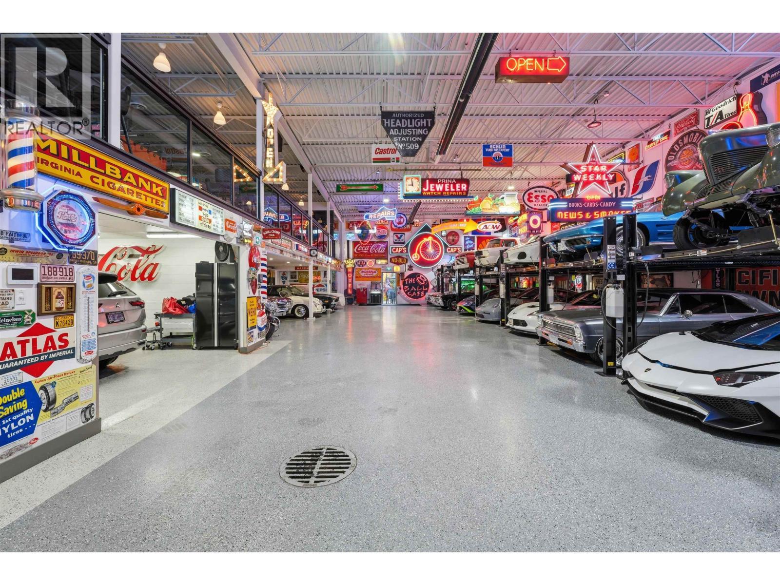 935 Sherwood Avenue, Coquitlam, BC