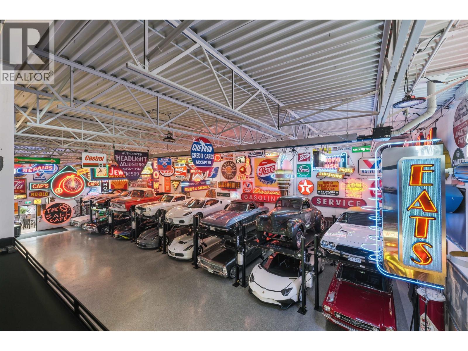 935 Sherwood Avenue, Coquitlam, BC