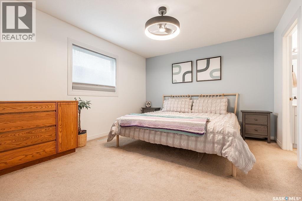 671 Fairbrother Place, Saskatoon, SK - Indoor Photo Showing Bedroom