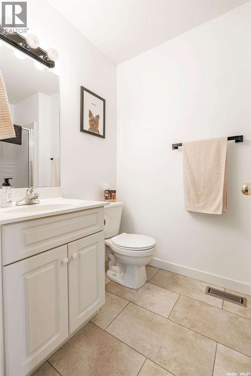 671 Fairbrother Place, Saskatoon, SK - Indoor Photo Showing Bathroom