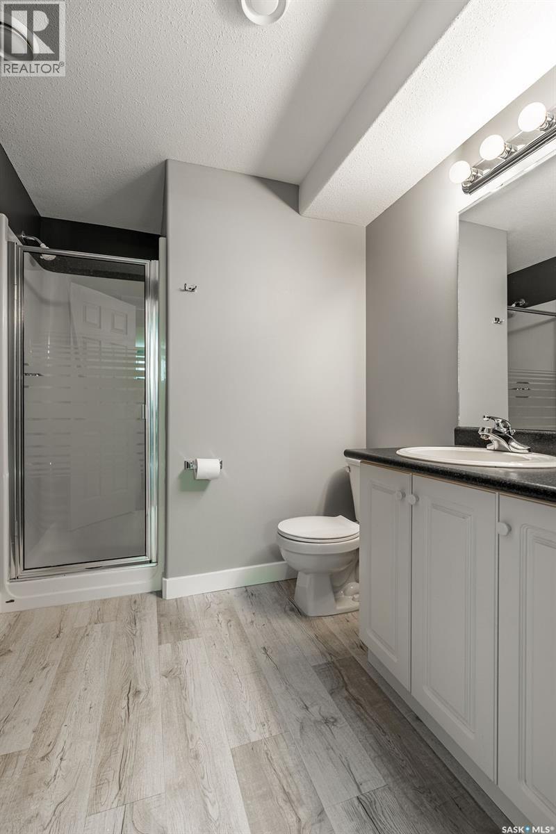 671 Fairbrother Place, Saskatoon, SK - Indoor Photo Showing Bathroom