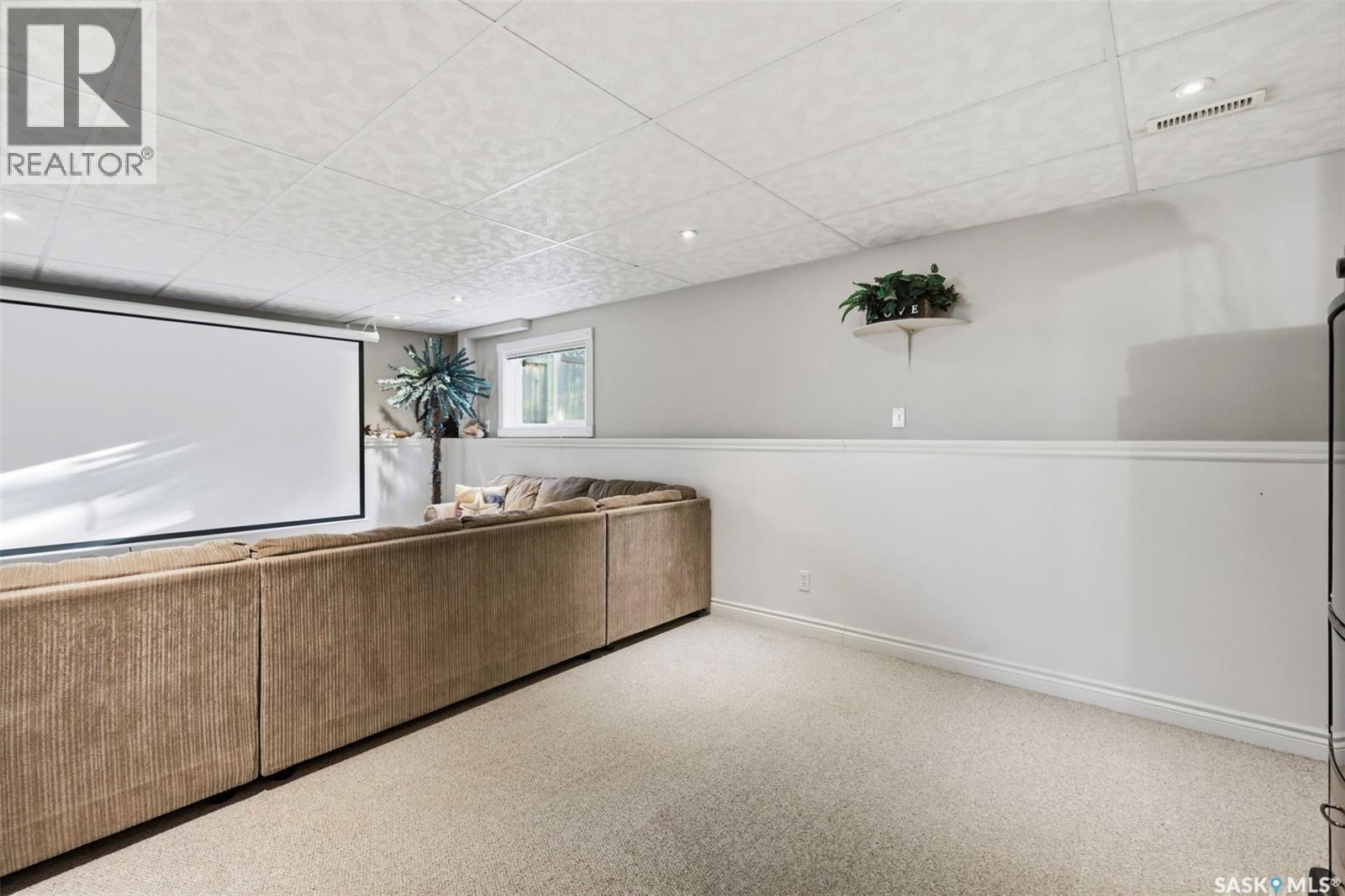 402 Overholt Crescent, Saskatoon, SK - Indoor Photo Showing Other Room