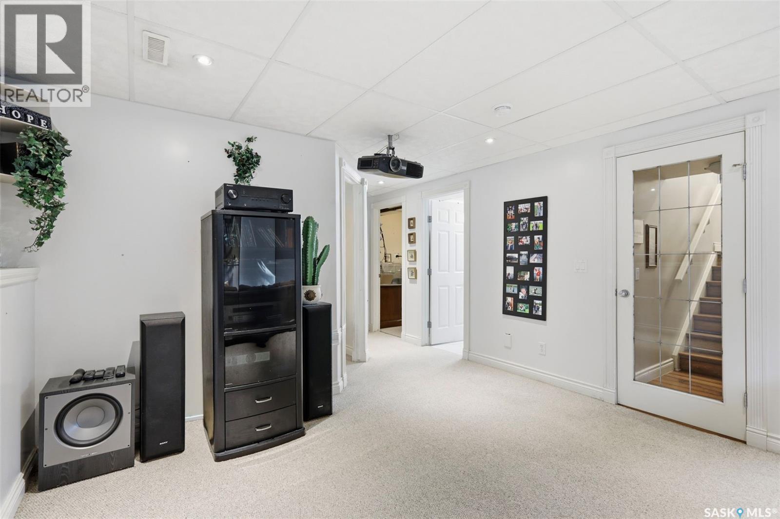 402 Overholt Crescent, Saskatoon, SK - Indoor Photo Showing Other Room