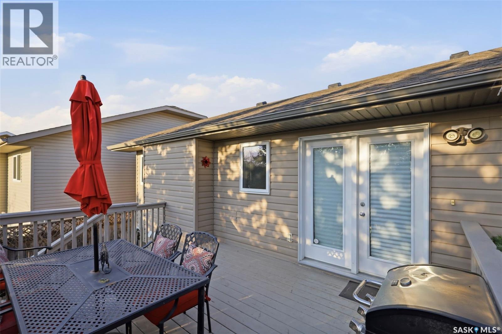 402 Overholt Crescent, Saskatoon, SK - Outdoor With Deck Patio Veranda With Exterior