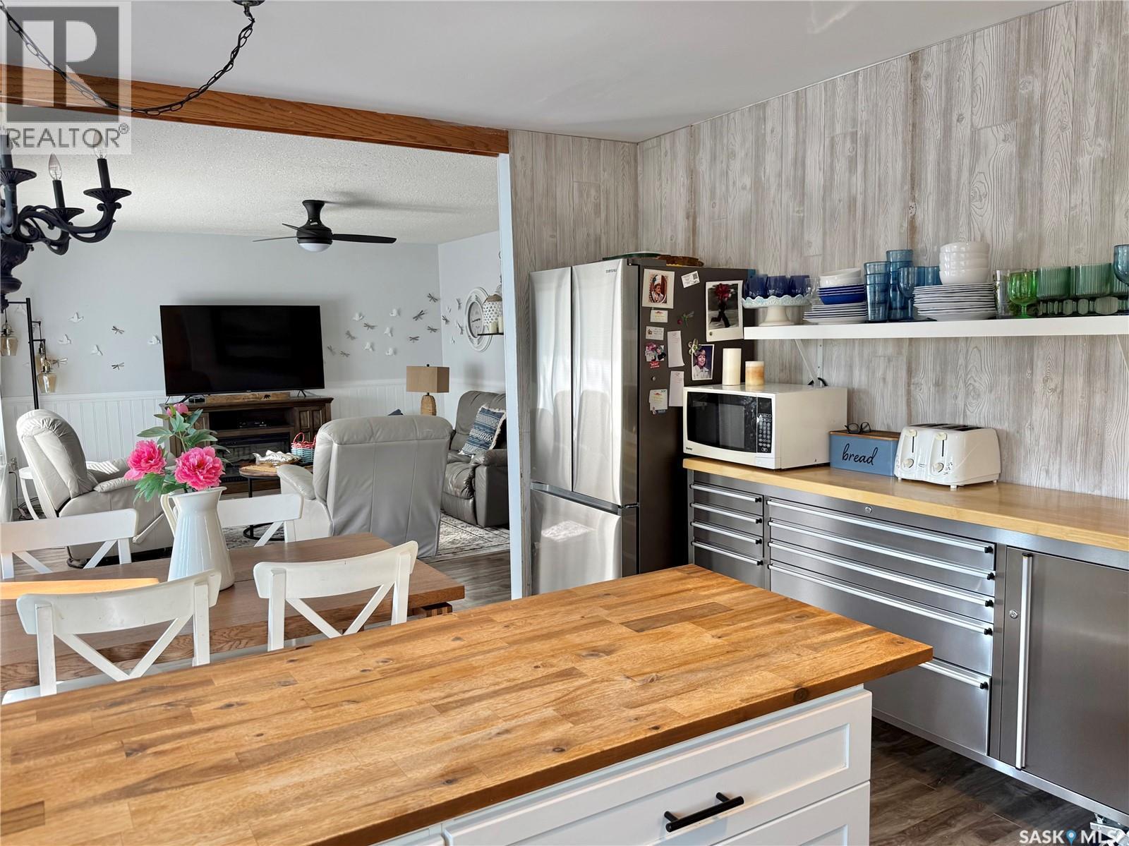 100 Misty Bay Drive, Big Shell, SK - Indoor Photo Showing Kitchen