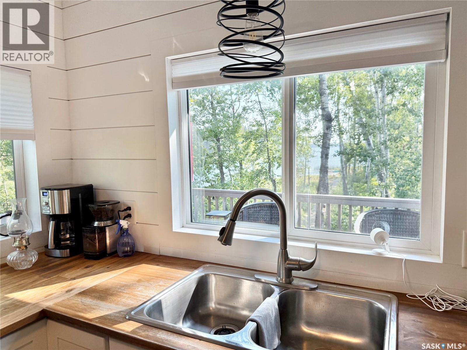 100 Misty Bay Drive, Big Shell, SK - Indoor Photo Showing Kitchen With Double Sink