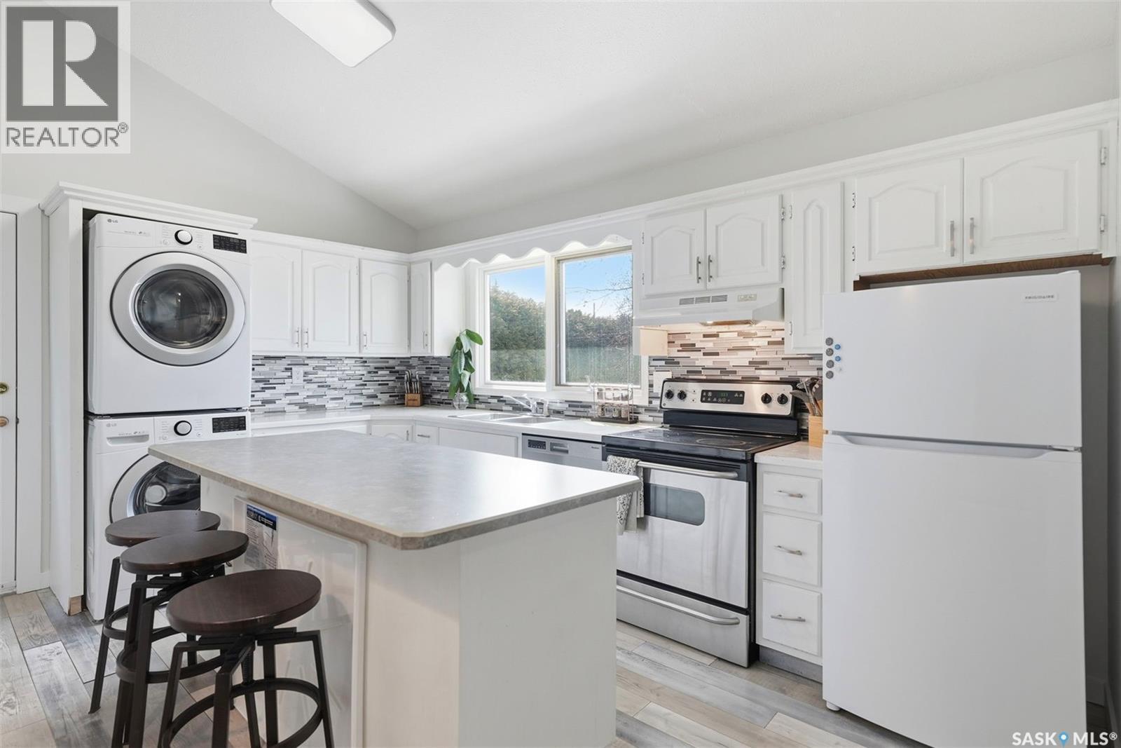 27 Lindsay Drive, Saskatoon, SK - Indoor