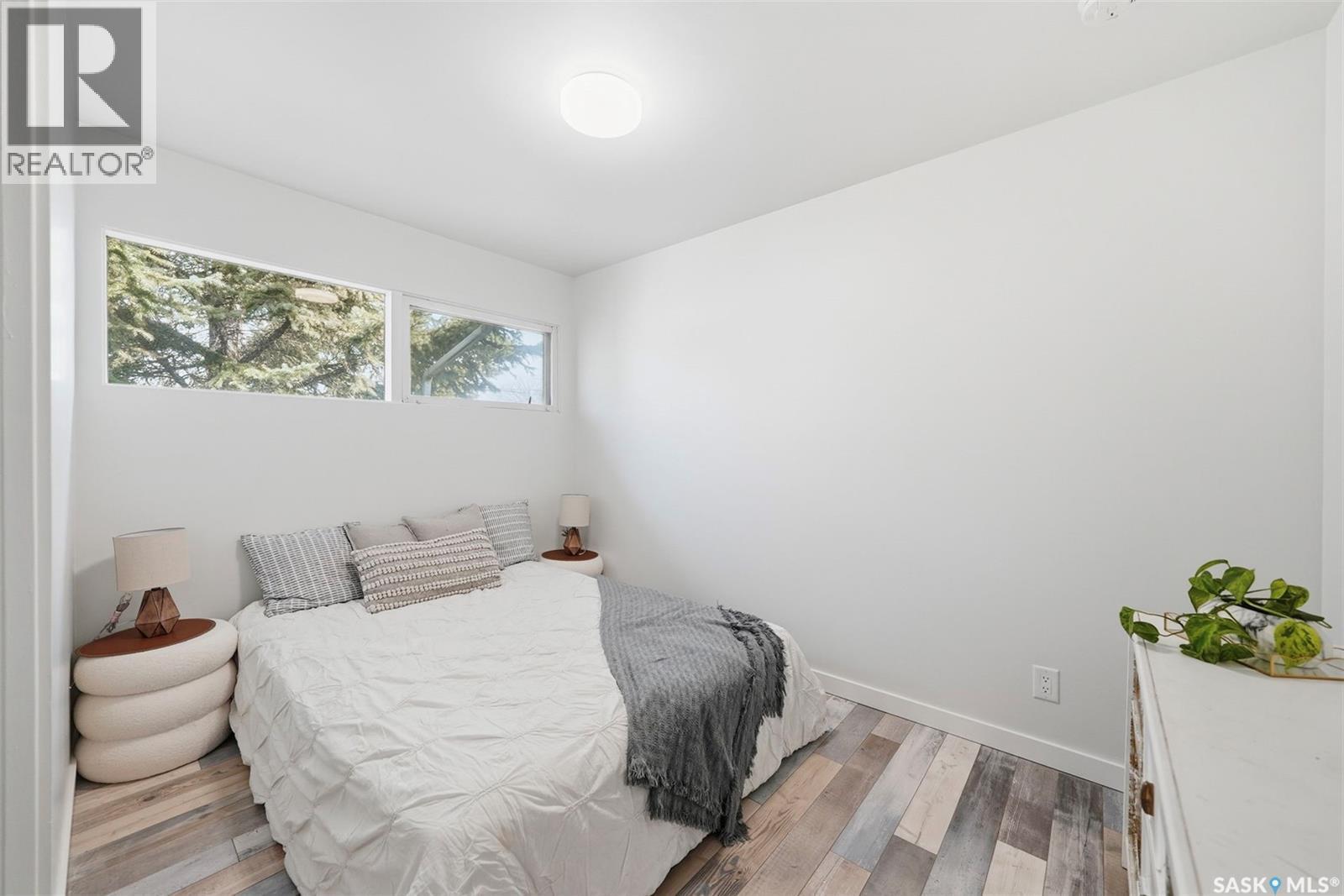 27 Lindsay Drive, Saskatoon, SK - Indoor Photo Showing Bedroom