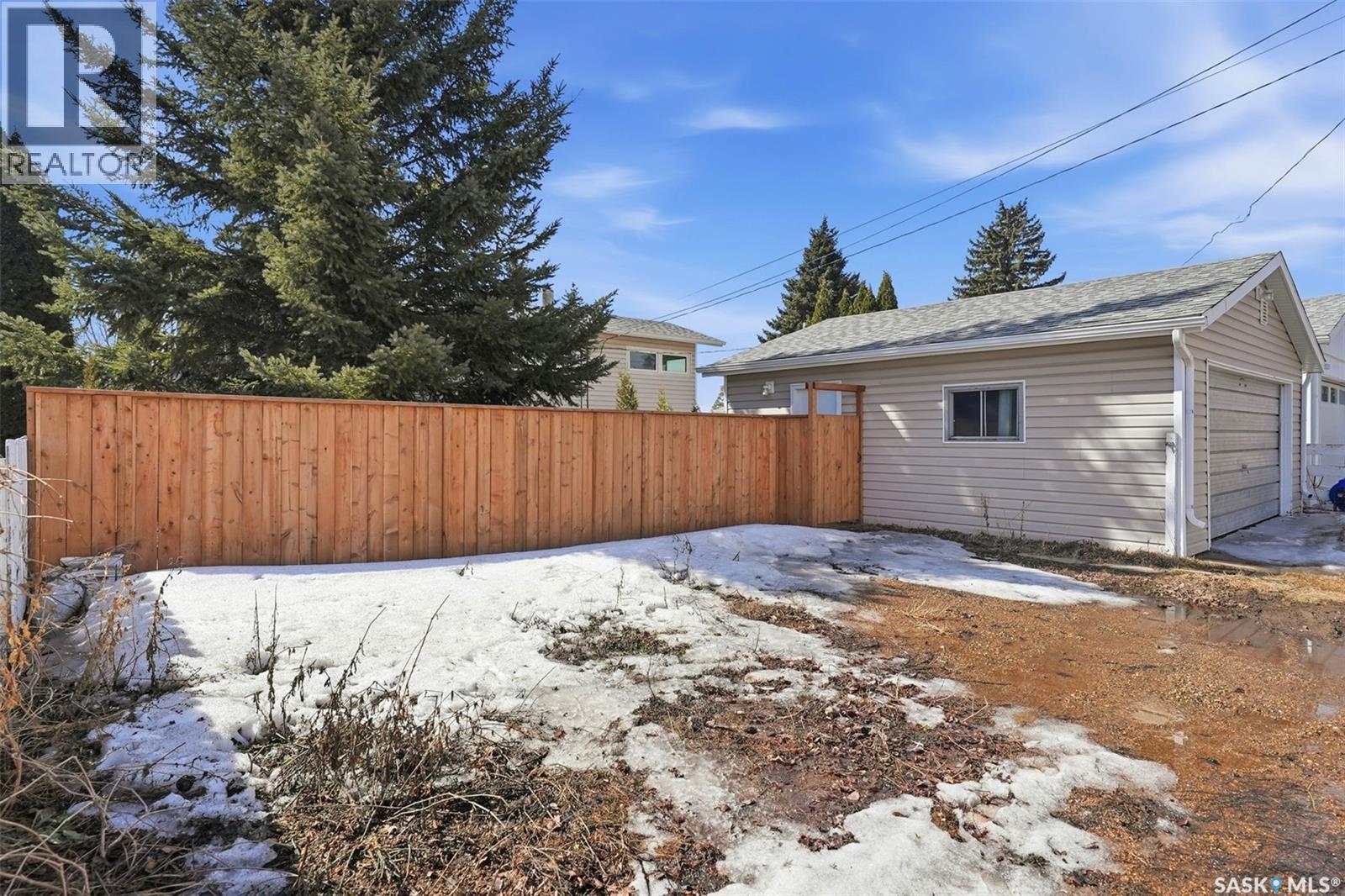 27 Lindsay Drive, Saskatoon, SK - Outdoor