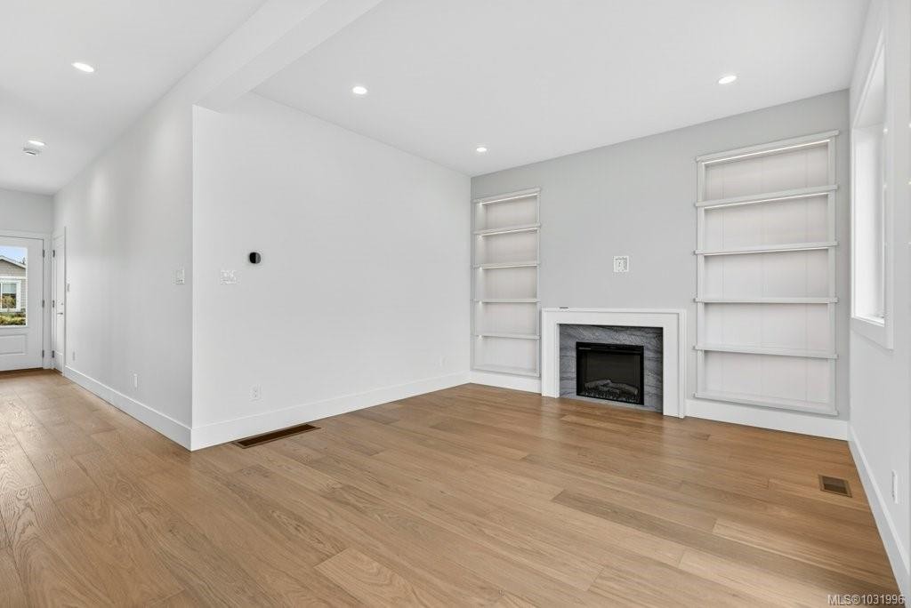 D-875 Grumman Pl, Comox, BC