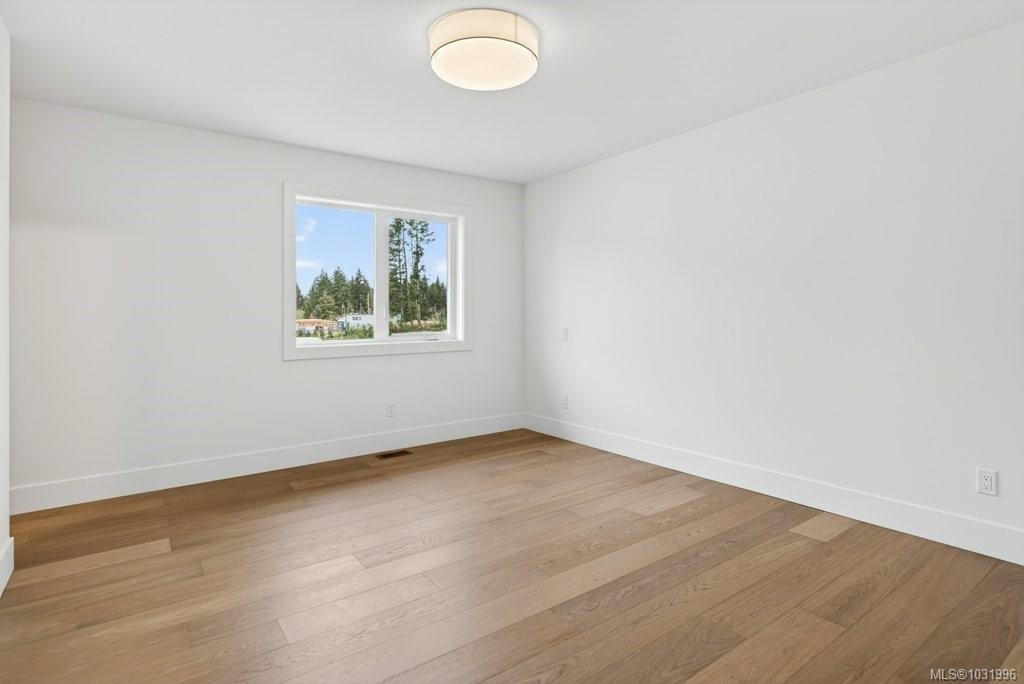 D-875 Grumman Pl, Comox, BC