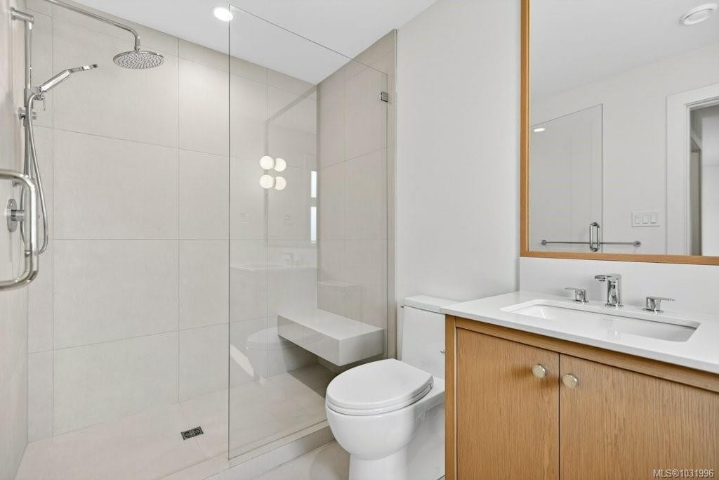 D-875 Grumman Pl, Comox, BC