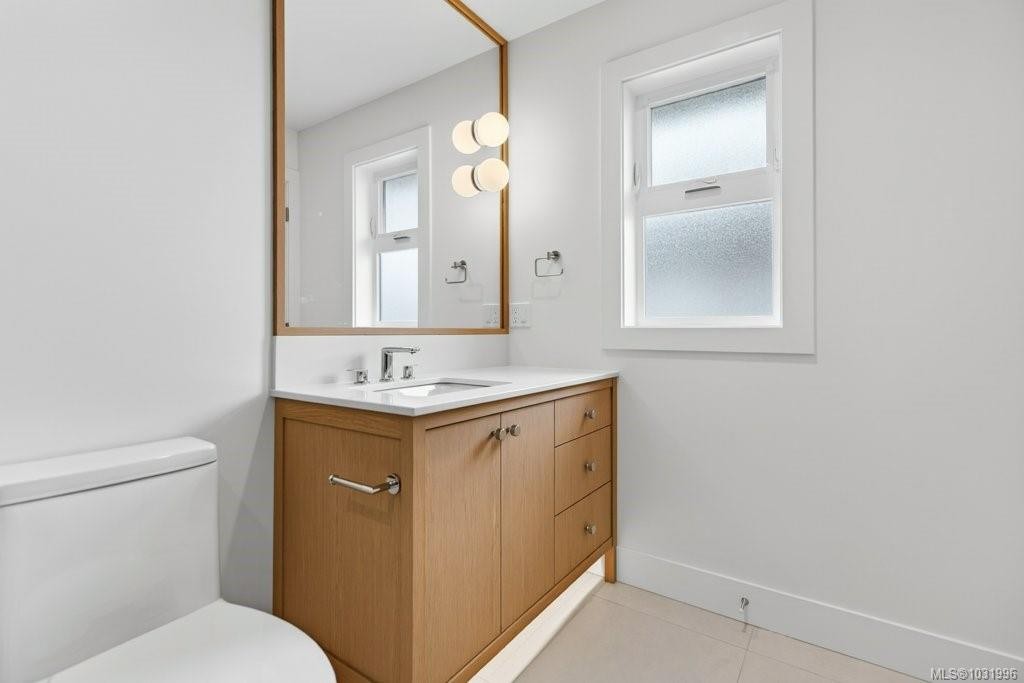 D-875 Grumman Pl, Comox, BC