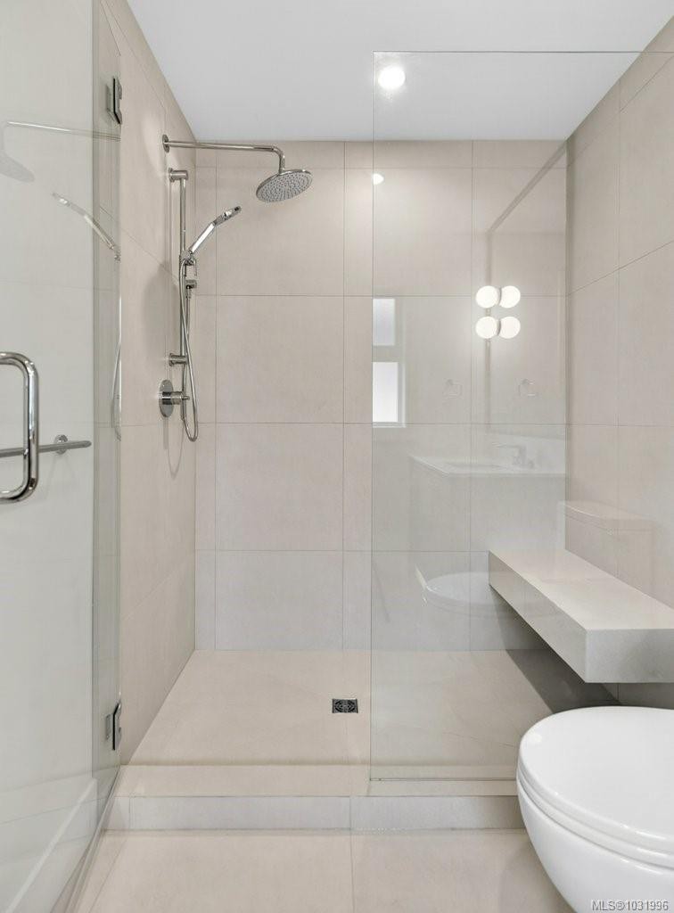 D-875 Grumman Pl, Comox, BC