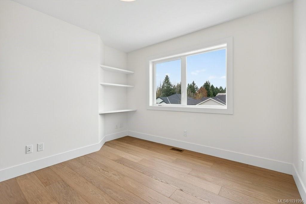 D-875 Grumman Pl, Comox, BC