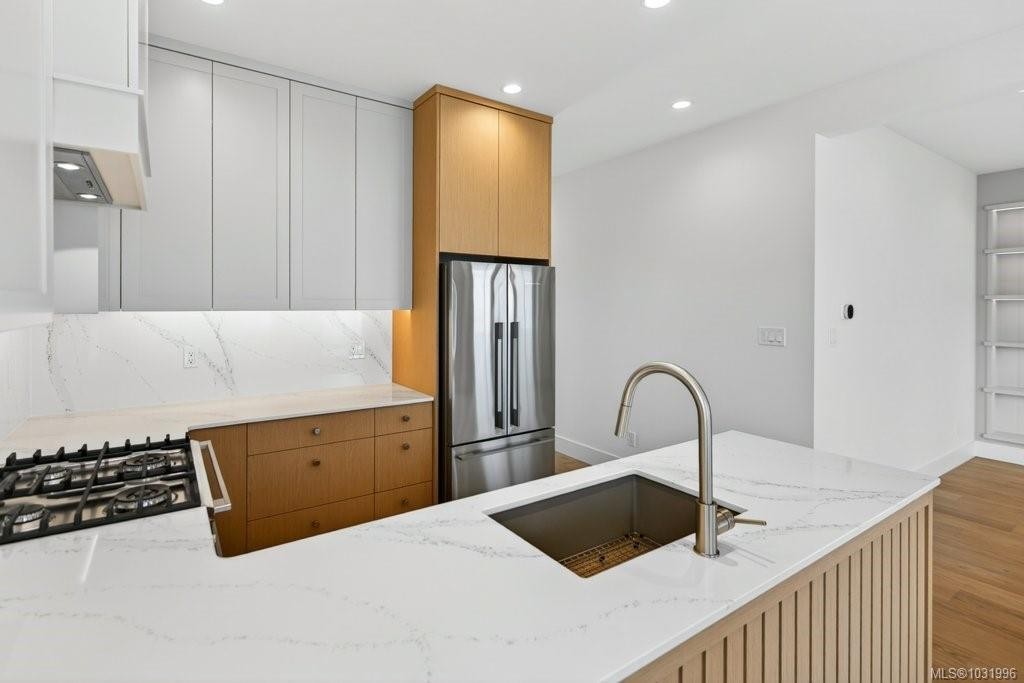 D-875 Grumman Pl, Comox, BC