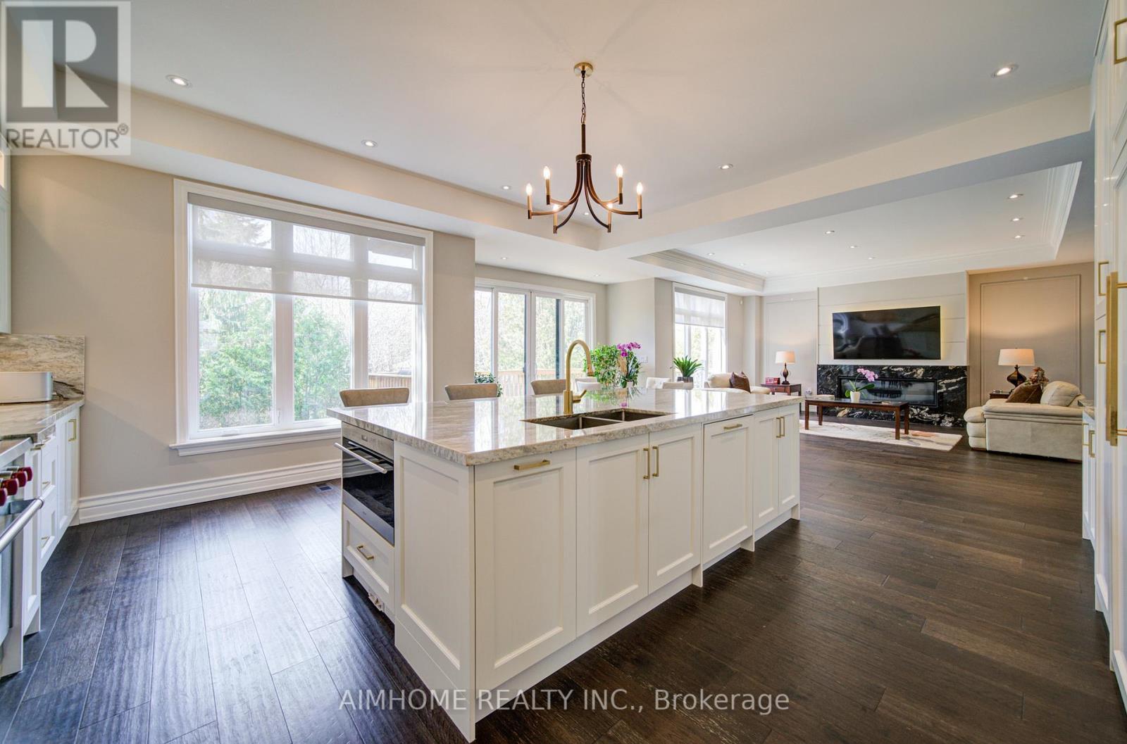 212 Sussex Avenue, Richmond Hill, ON - Indoor Photo Showing Kitchen With Double Sink
