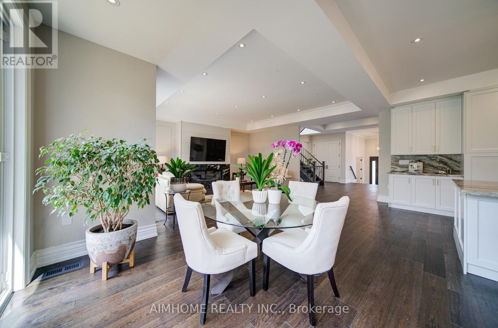 212 Sussex Avenue, Richmond Hill, ON - Indoor Photo Showing Dining Room