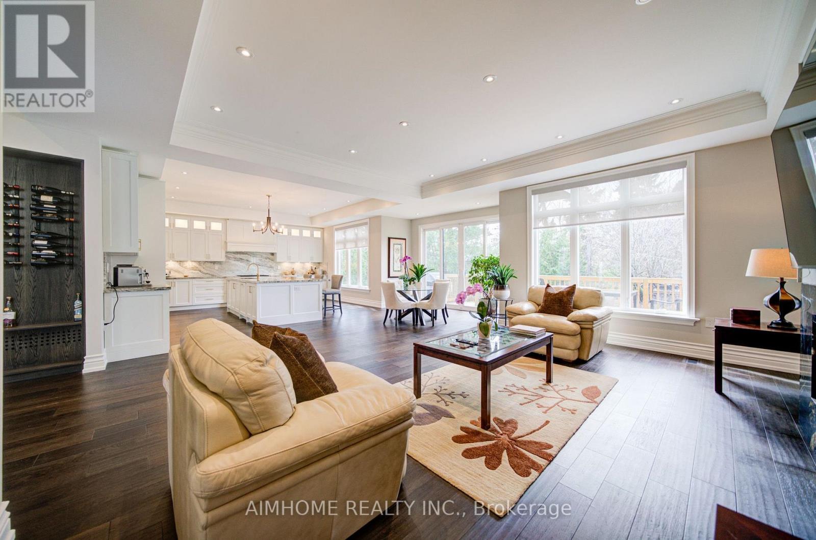 212 Sussex Avenue, Richmond Hill, ON - Indoor Photo Showing Living Room