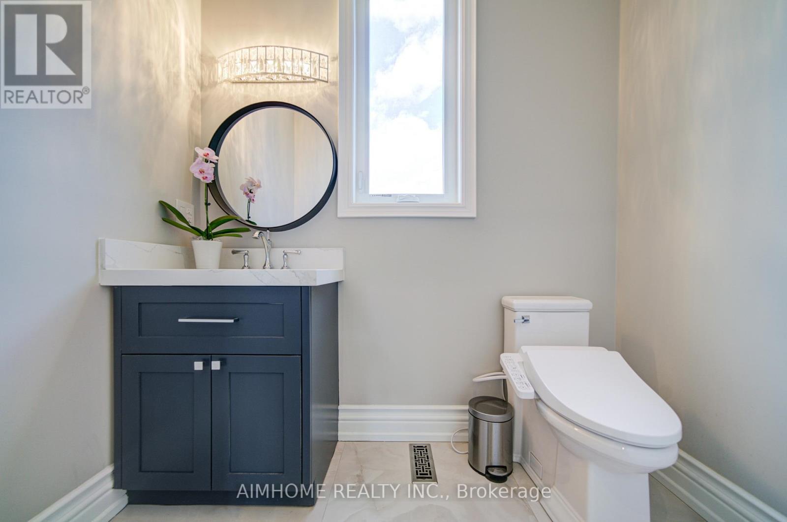 212 Sussex Avenue, Richmond Hill, ON - Indoor Photo Showing Bathroom