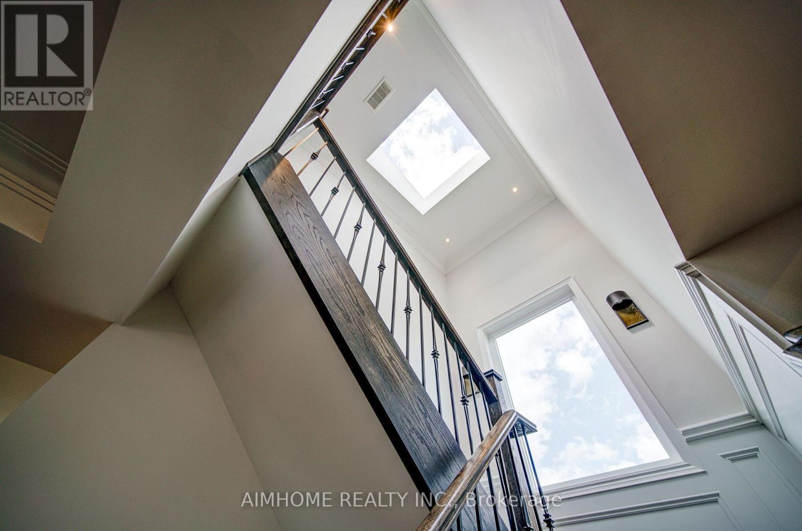 212 Sussex Avenue, Richmond Hill, ON - Indoor Photo Showing Other Room