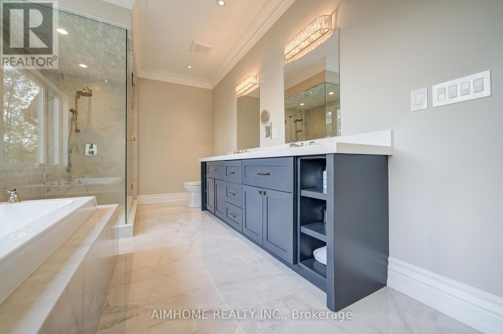 212 Sussex Avenue, Richmond Hill, ON - Indoor Photo Showing Bathroom
