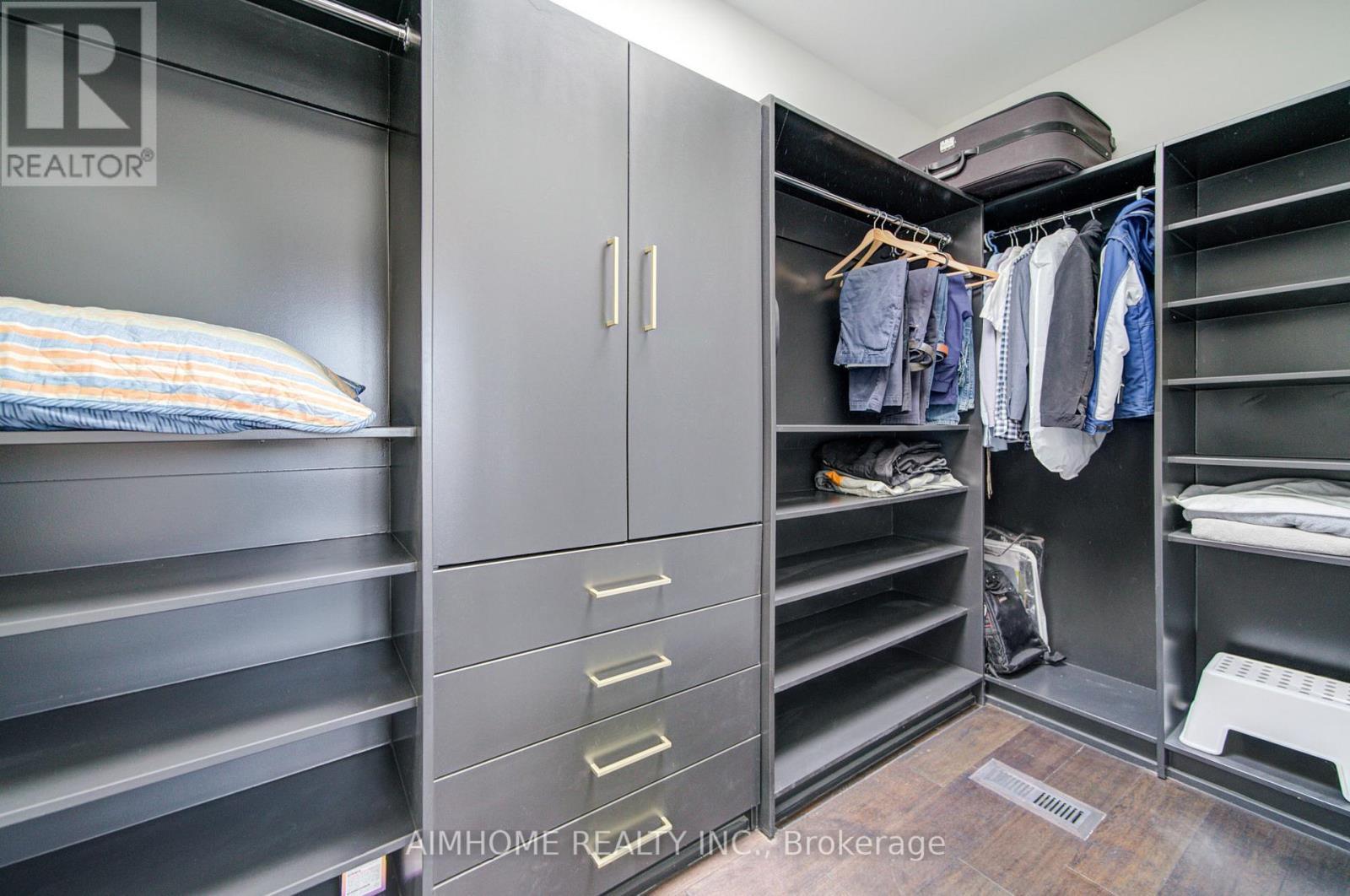 212 Sussex Avenue, Richmond Hill, ON - Indoor With Storage