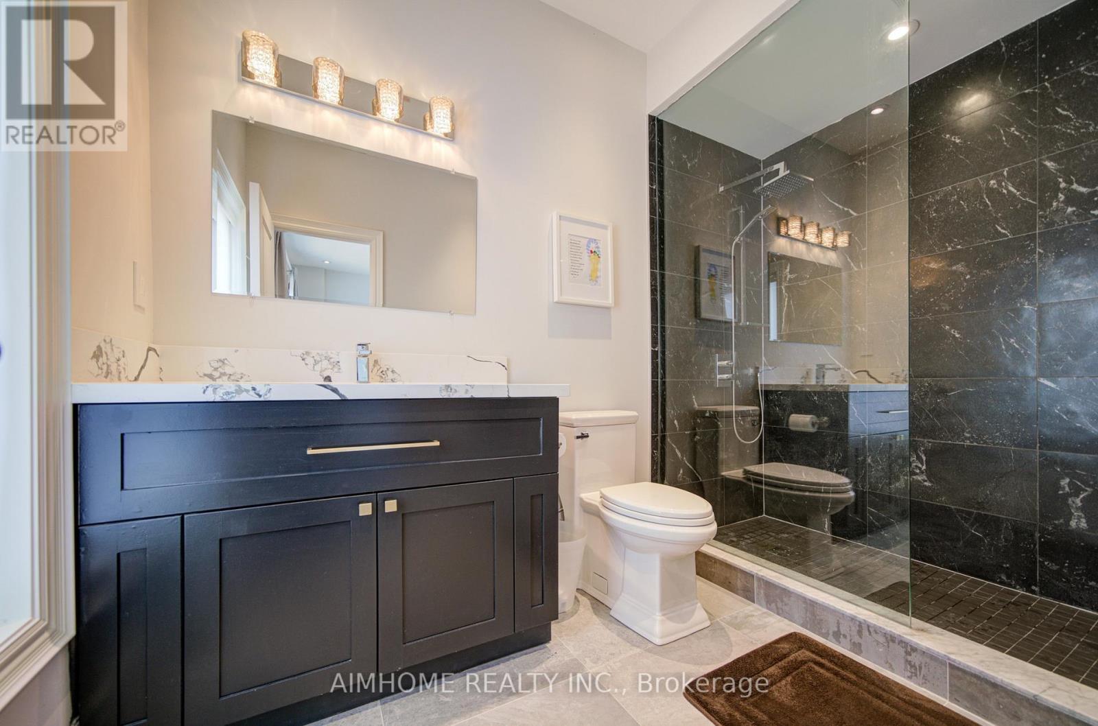 212 Sussex Avenue, Richmond Hill, ON - Indoor Photo Showing Bathroom