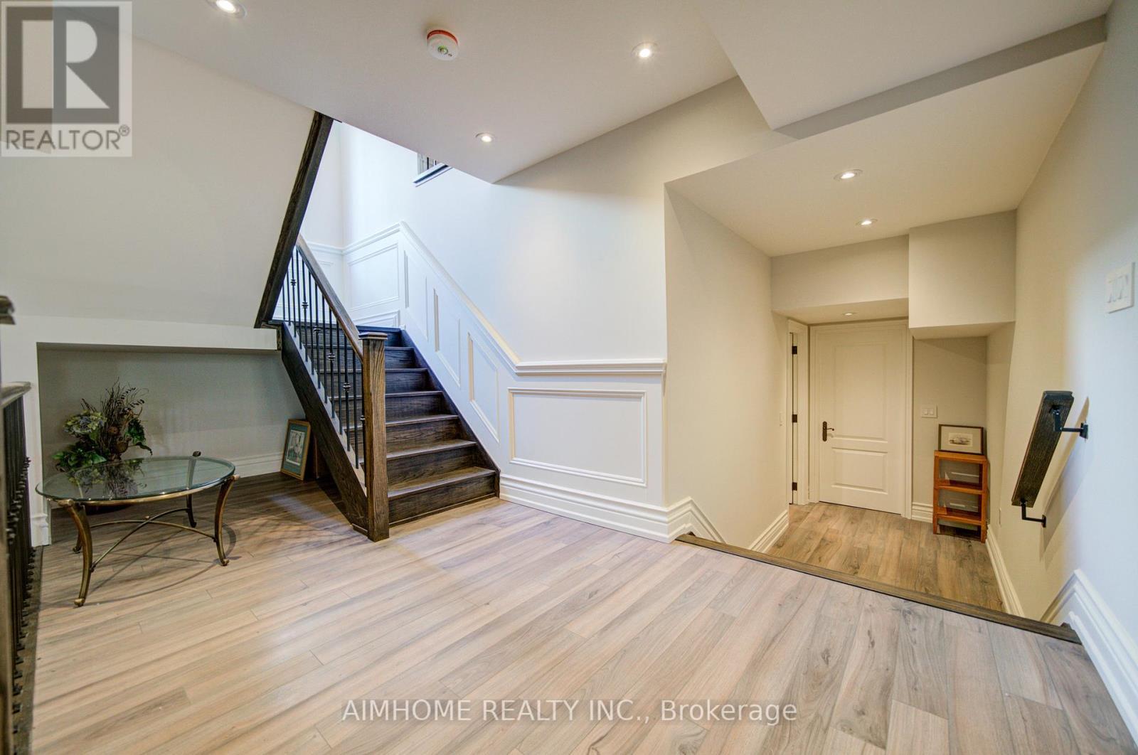 212 Sussex Avenue, Richmond Hill, ON - Indoor Photo Showing Other Room