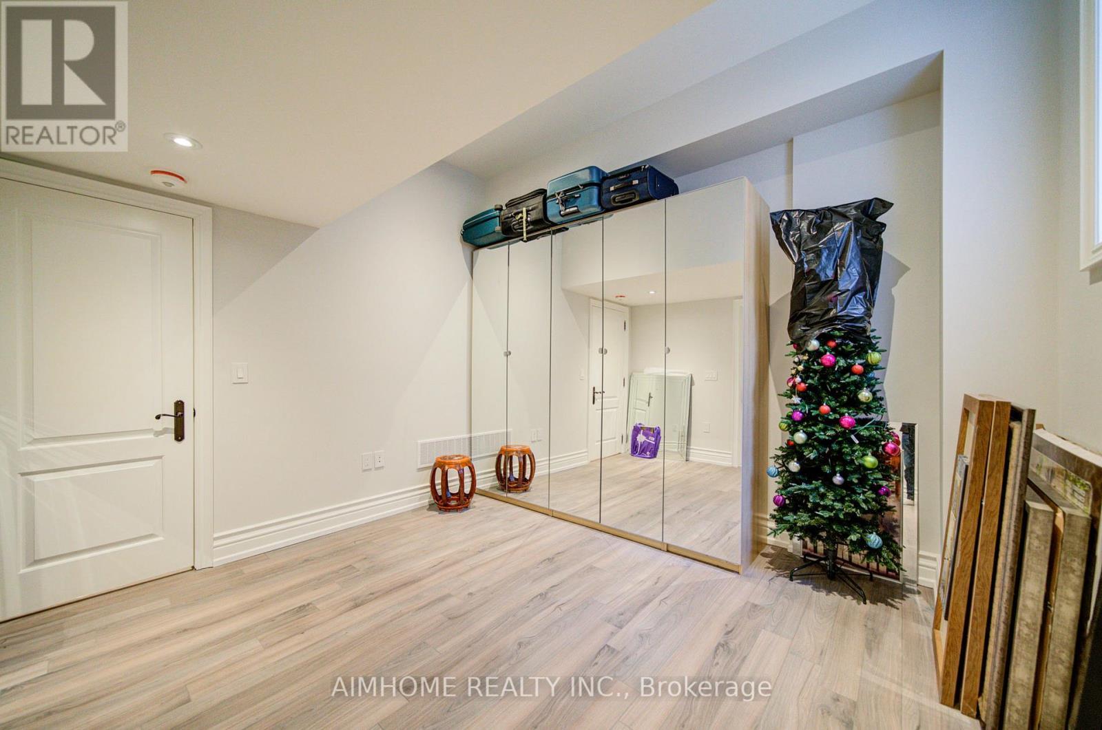 212 Sussex Avenue, Richmond Hill, ON - Indoor Photo Showing Other Room