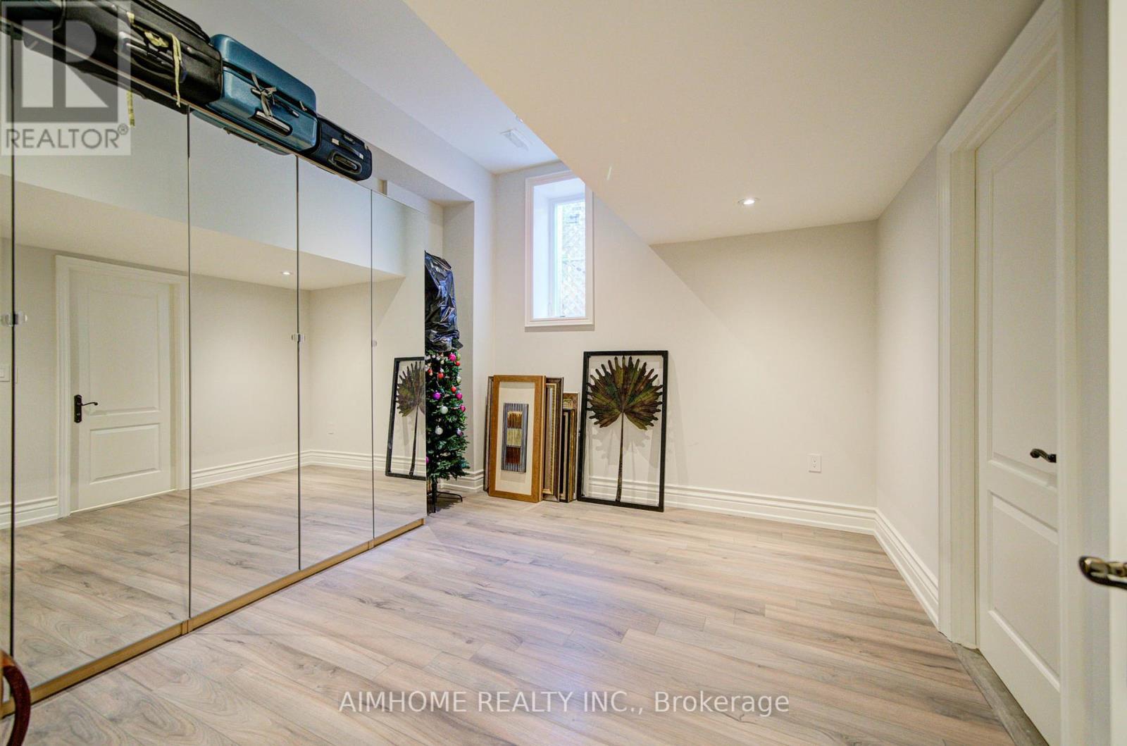 212 Sussex Avenue, Richmond Hill, ON - Indoor Photo Showing Other Room