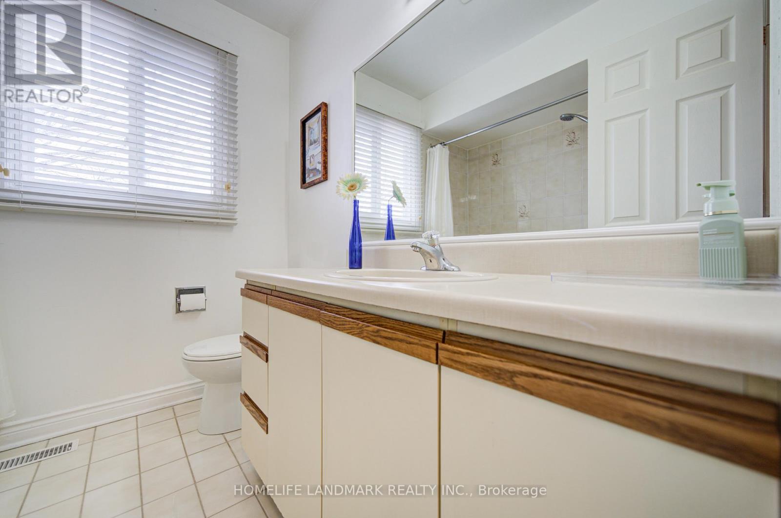 306 Essex Avenue, Richmond Hill, ON - Indoor Photo Showing Bathroom